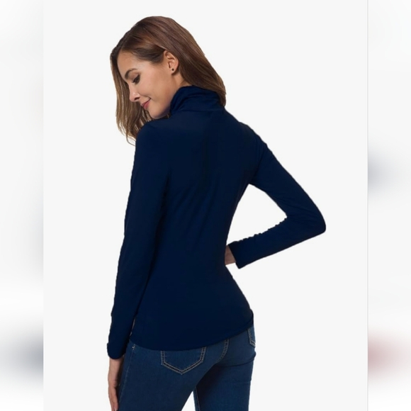 Benancy Lightweight Turtleneck Medium - Picture 3 of 3